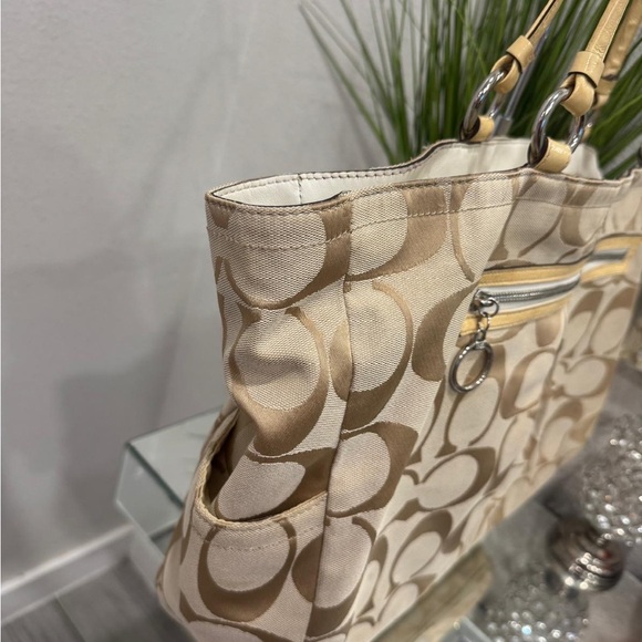 Coach Tan and Cream Shoulder Bag - Picture 4 of 9